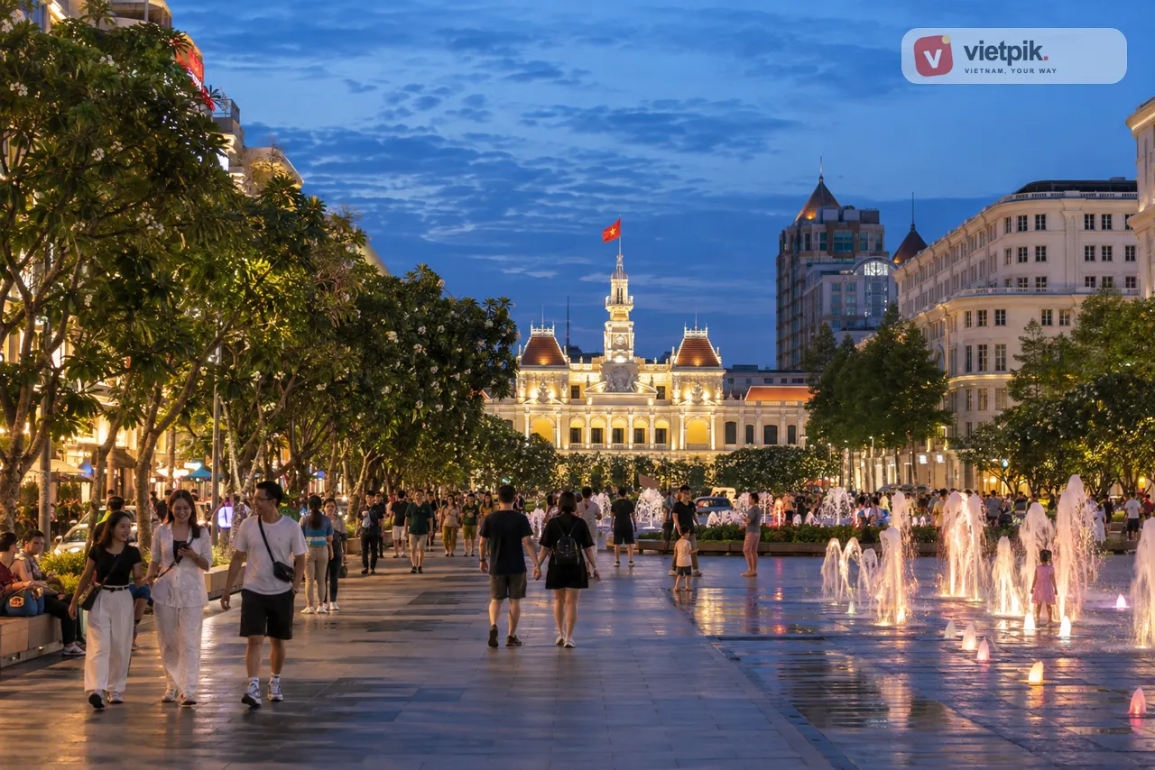 Nguyễn Huệ walking street
