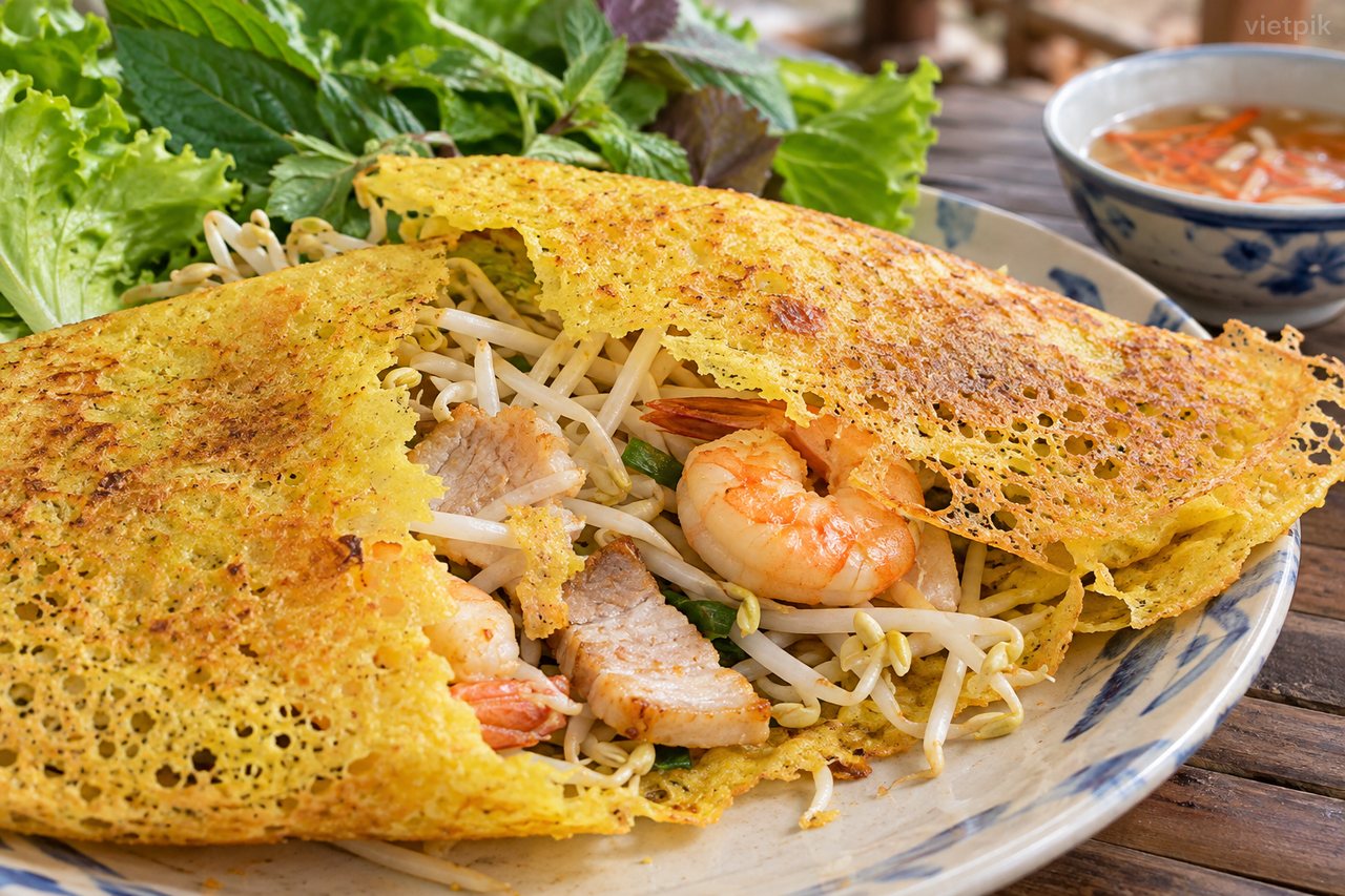 Thin bánh xèo edge and shrimp filling
