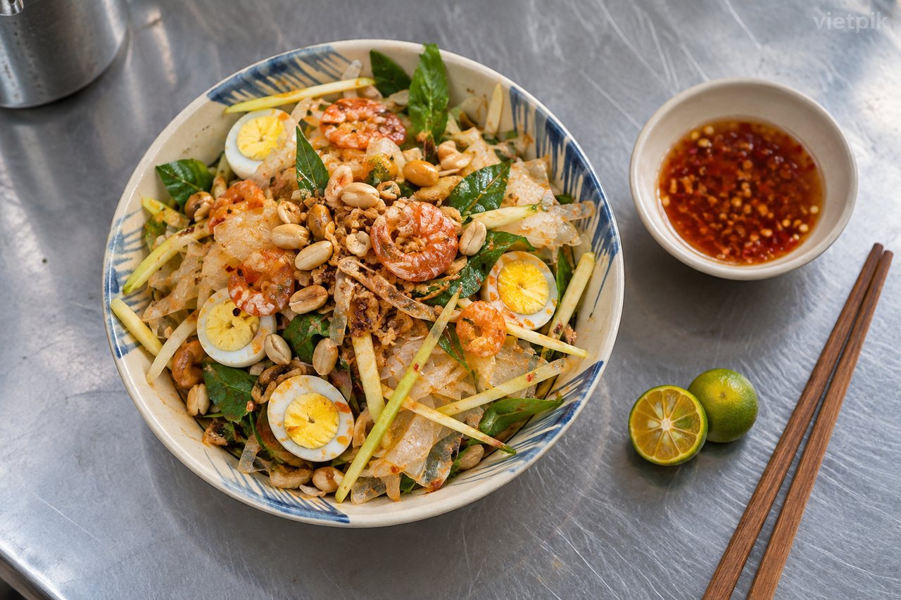 A portion of bánh tráng trộn for sharing